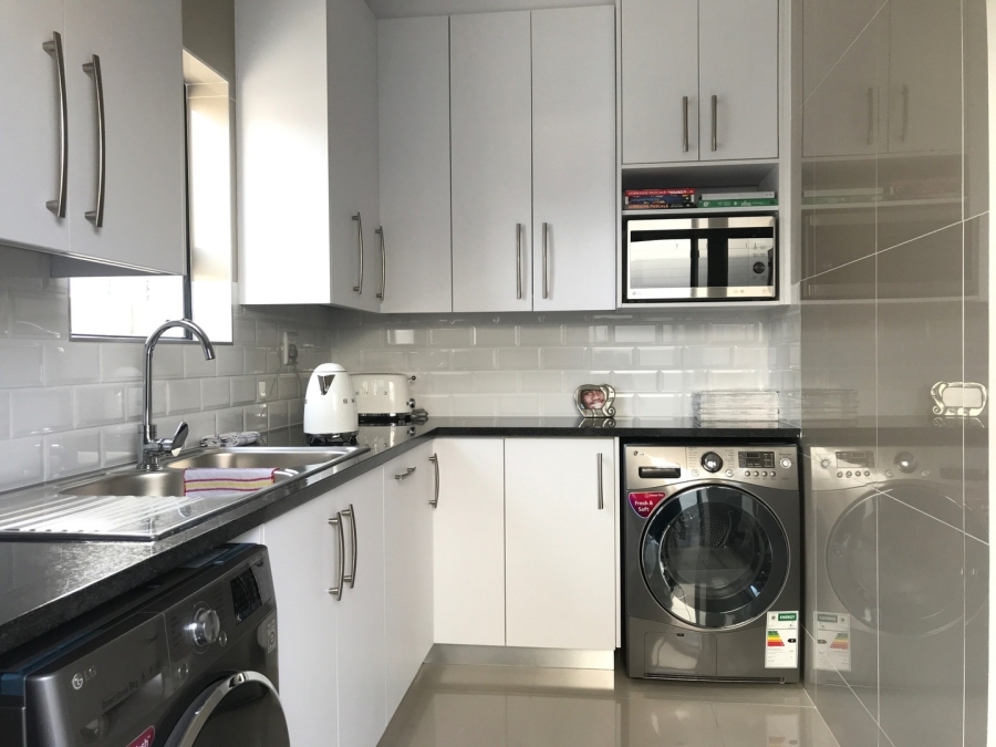 To Let 4 Bedroom Property for Rent in Parklands North Western Cape